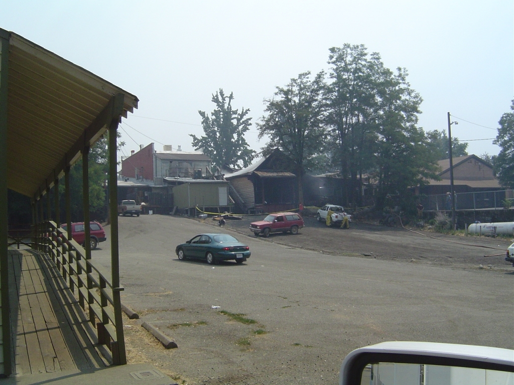 loading Gallery//Action/LaGrange Fire, july2006/fullsize/Picture 139.JPG... or select a thumbnail